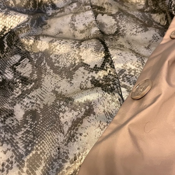 Guillaume Khaki Trench Coat with Feature Collar & Hood (Wardrobe Essential) - Picture 10 of 13